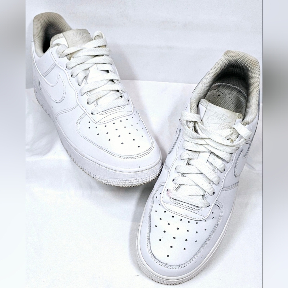 Size 8 White Nike Air Force 1